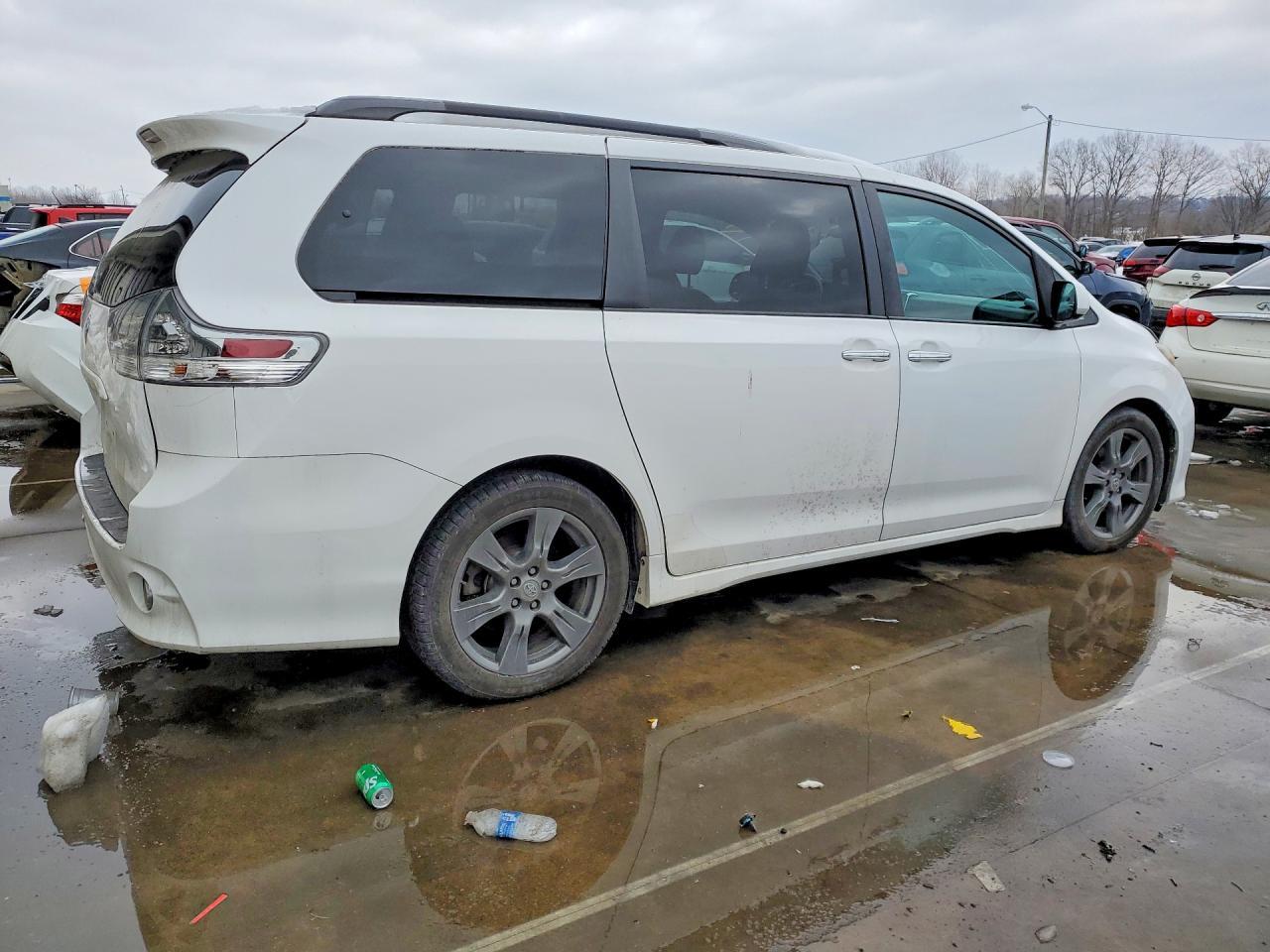 2017 TOYOTA SIENNA