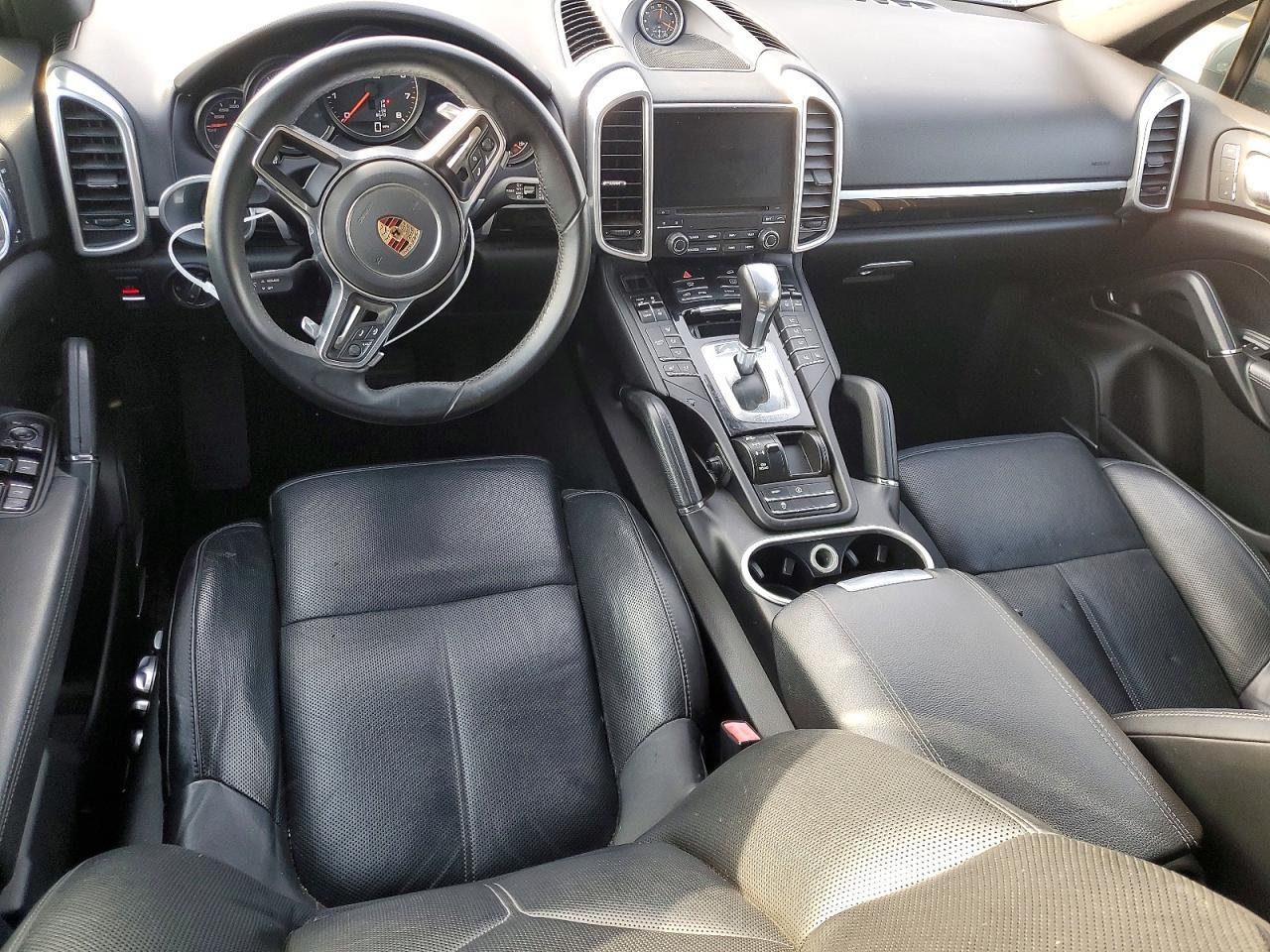 2017 PORSCHE CAYENNE
