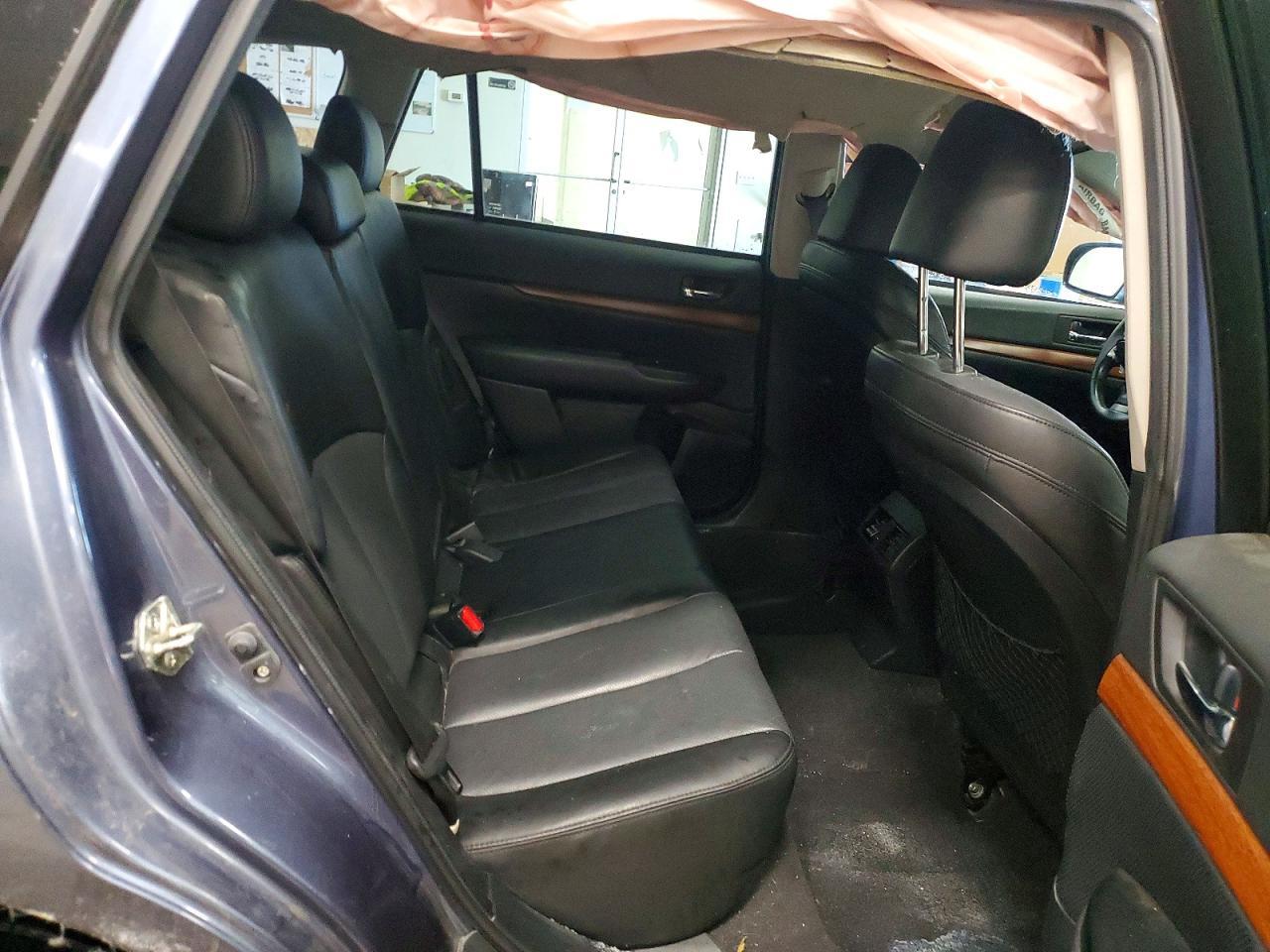 2014 SUBARU Outback