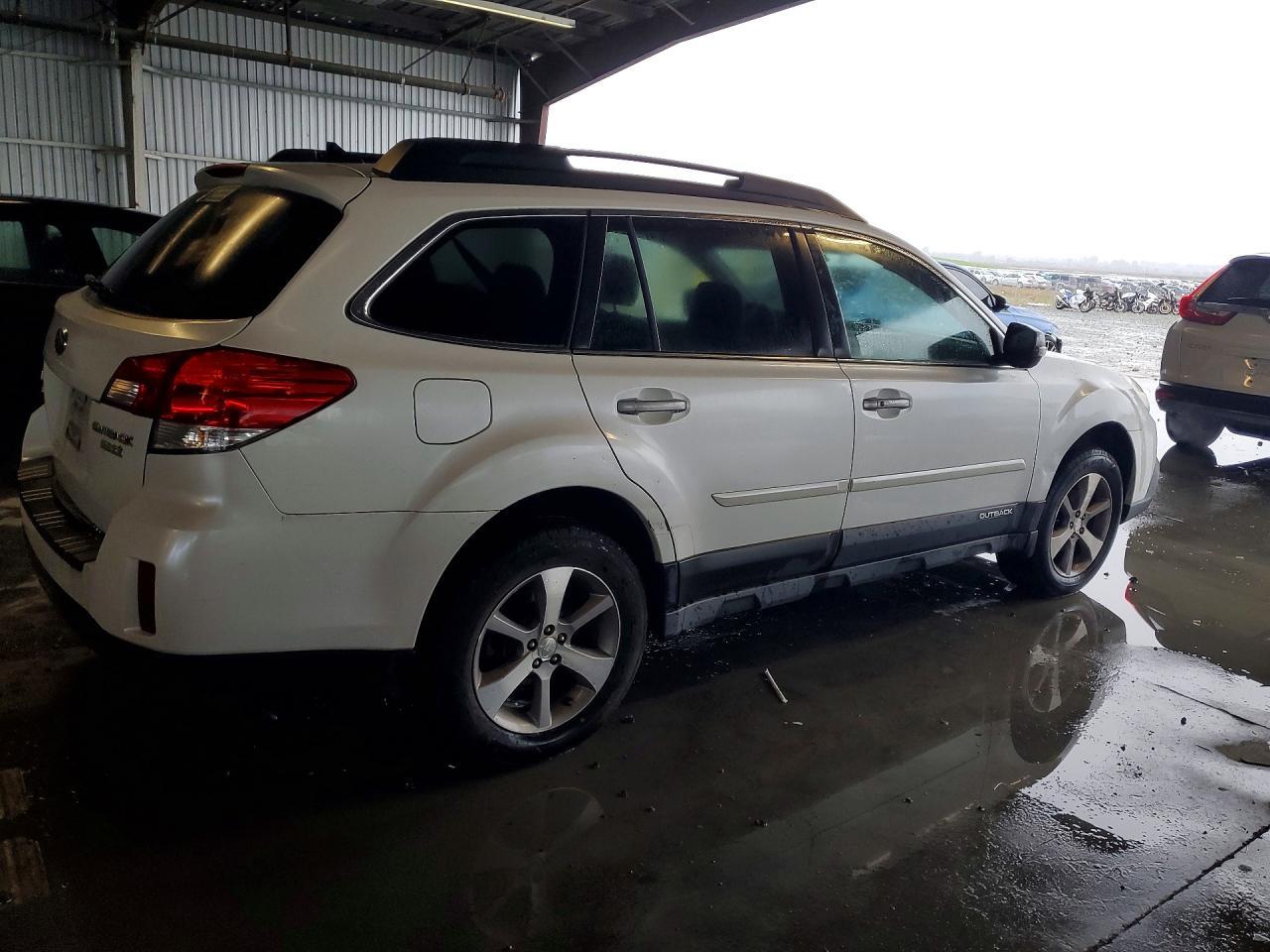 2013 SUBARU Outback