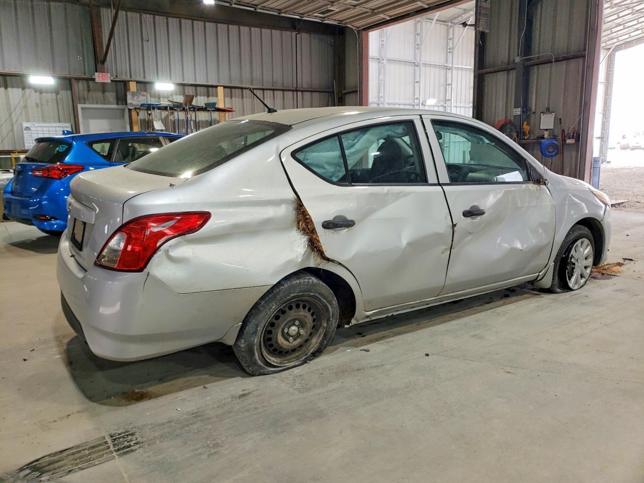 2016 NISSAN VERSA