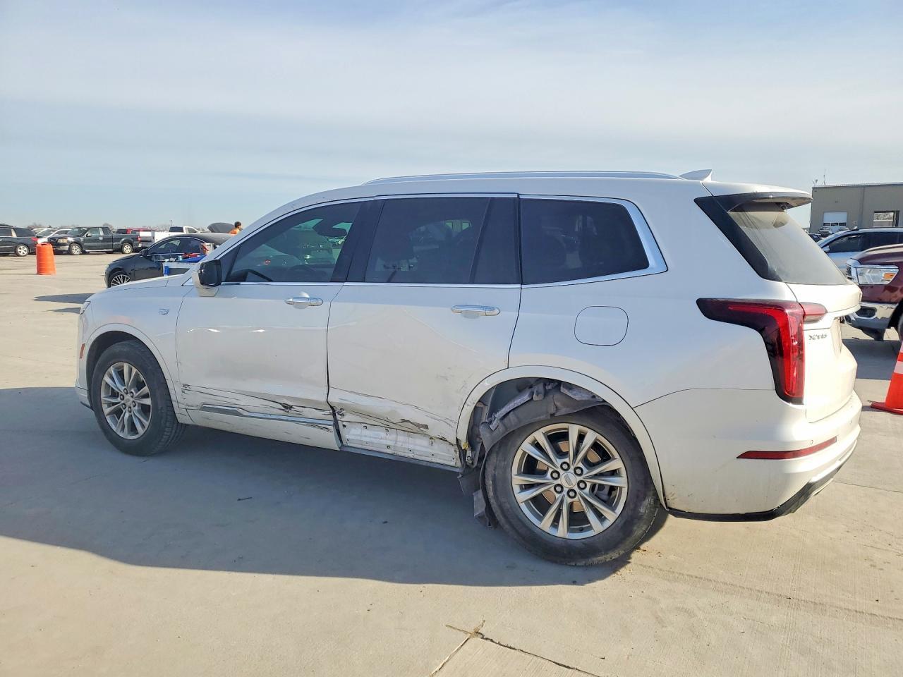 2021 CADILLAC XT6
