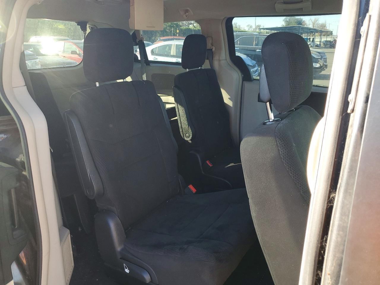 2012 CHRYSLER Town & Country