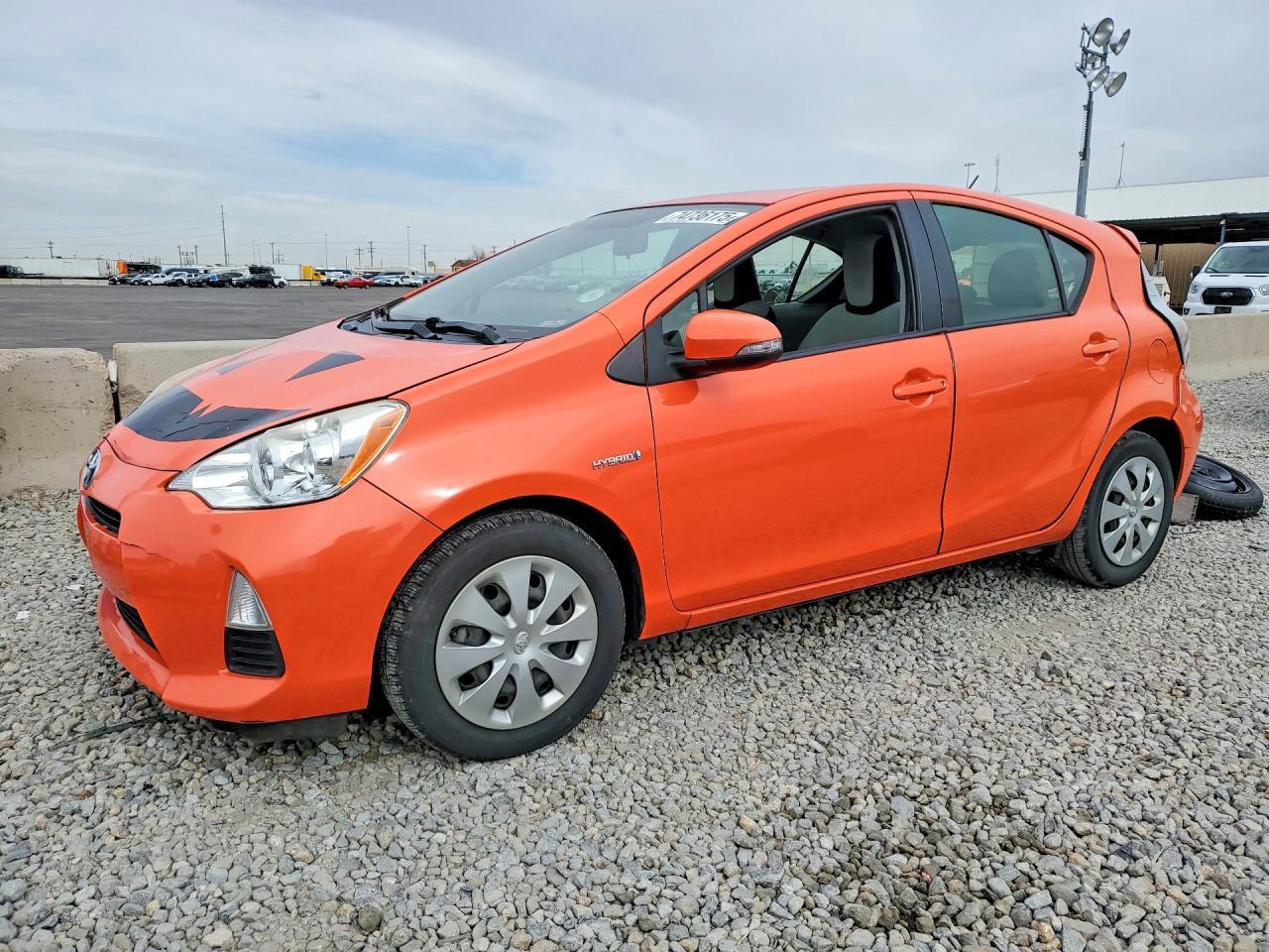 2014 TOYOTA Prius c