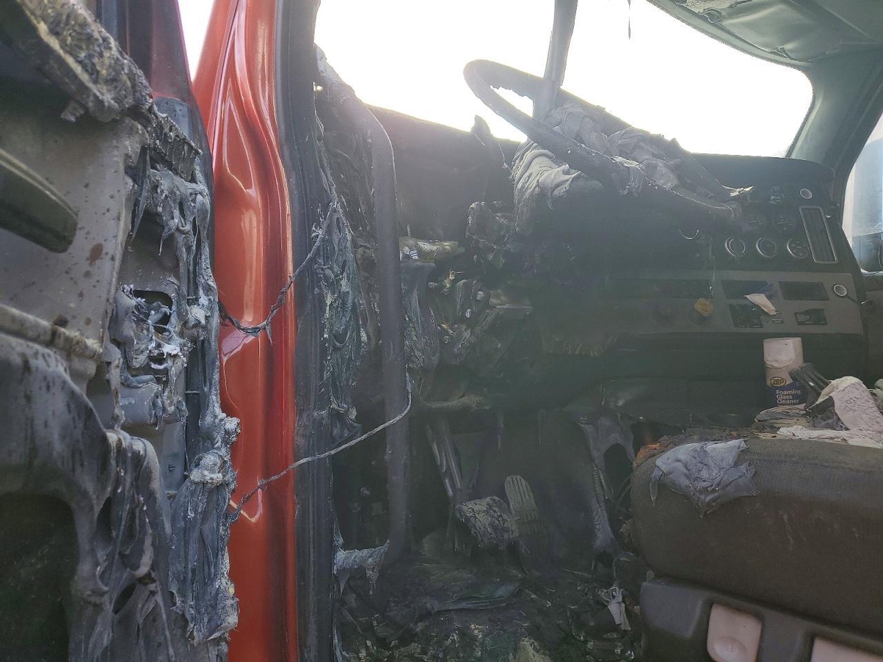 2019 FREIGHTLINER CASCADIA 126