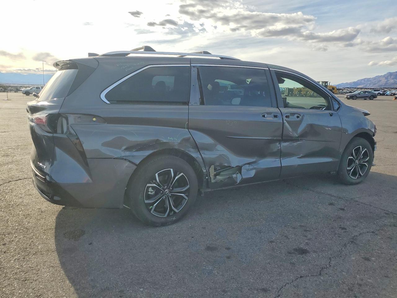 2025 TOYOTA SIENNA