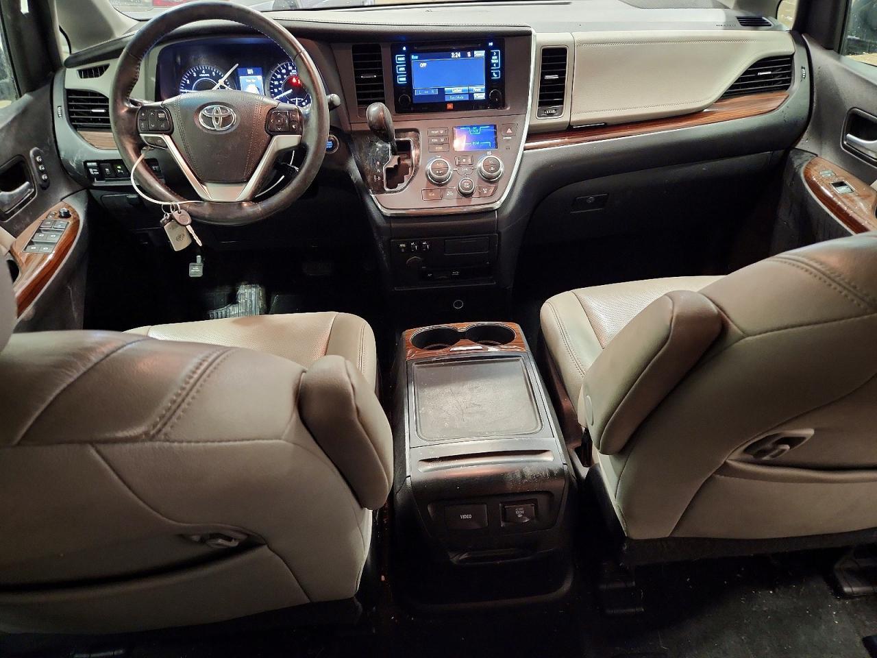 2017 TOYOTA SIENNA