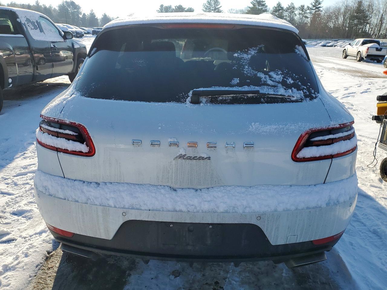 2018 PORSCHE Macan