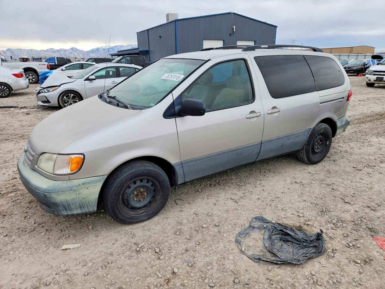 2002 TOYOTA SIENNA