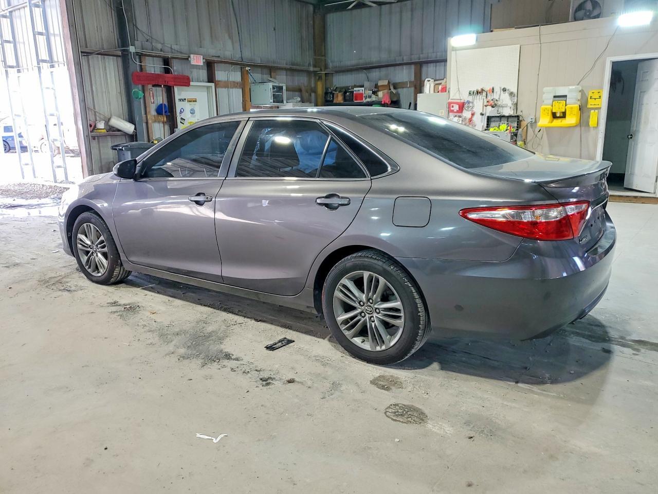 2016 TOYOTA CAMRY