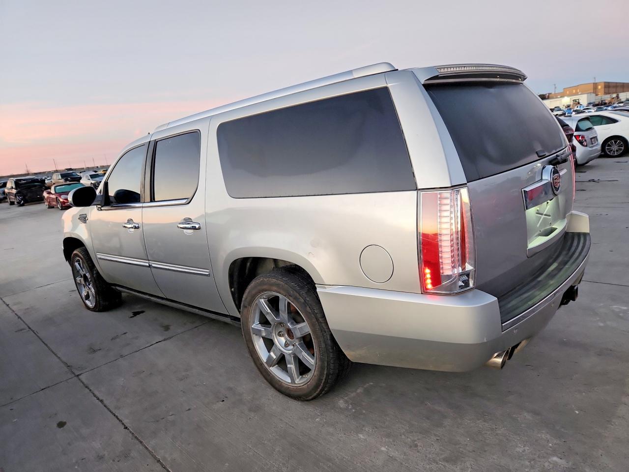 2011 CADILLAC Escalade ESV