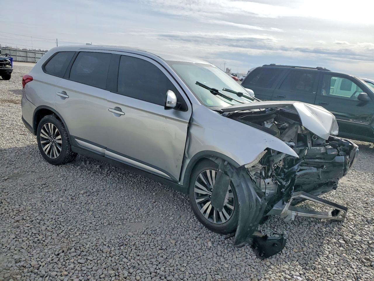 2019 MITSUBISHI outlander