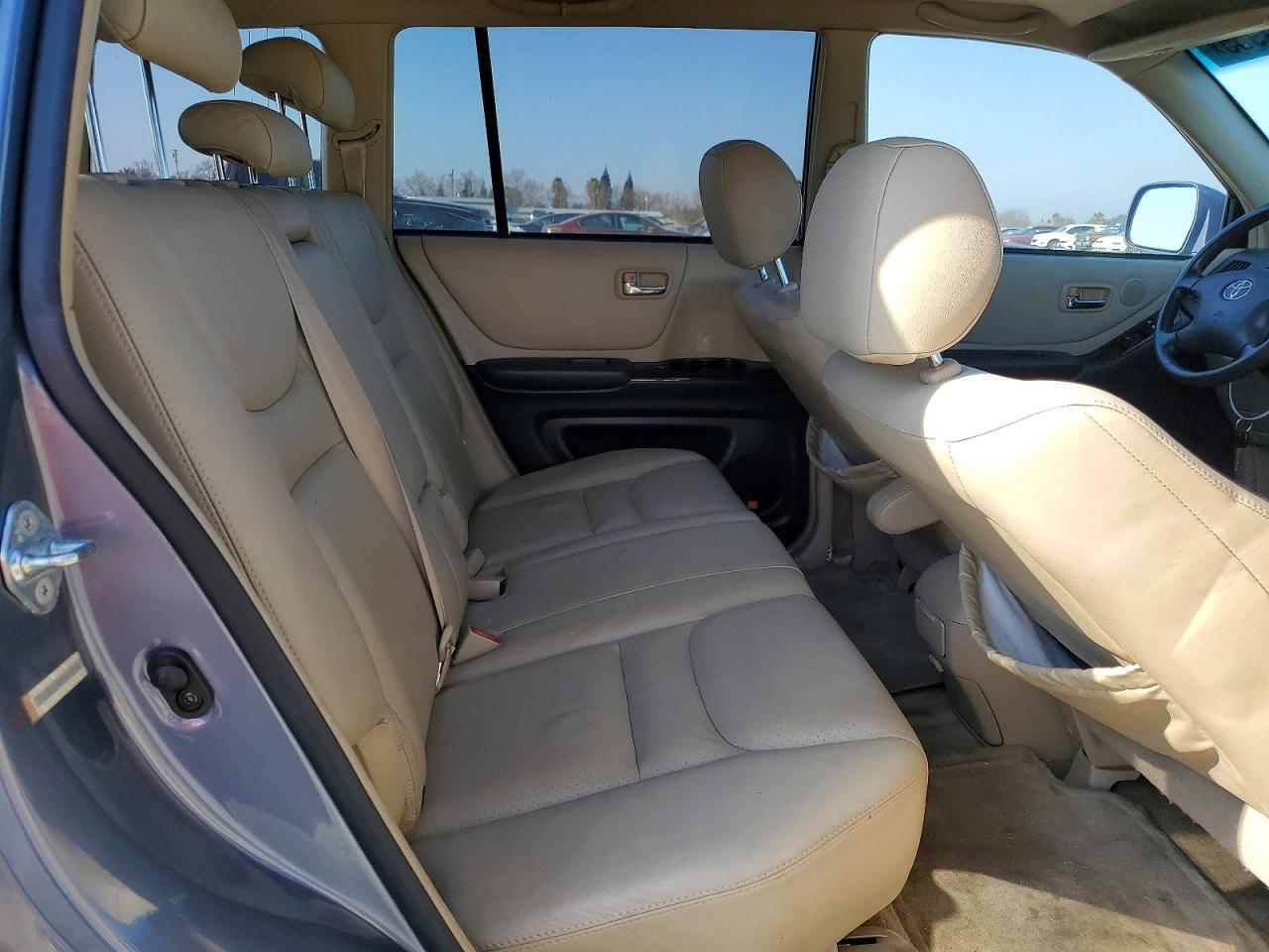 2003 TOYOTA HIGHLANDER