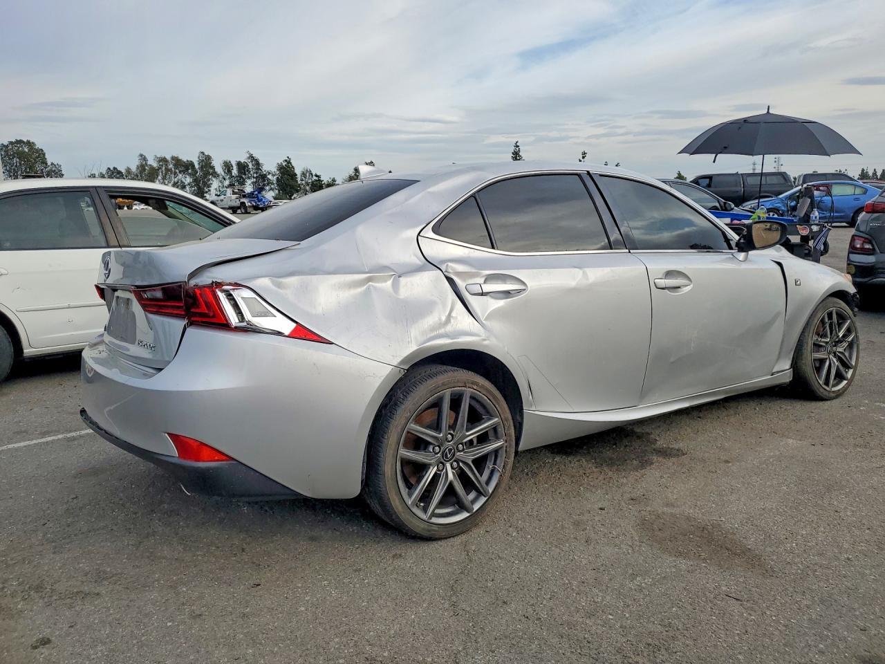2016 LEXUS IS 200t