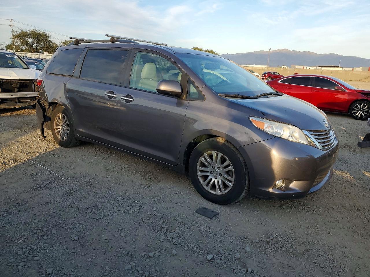 2016 TOYOTA SIENNA