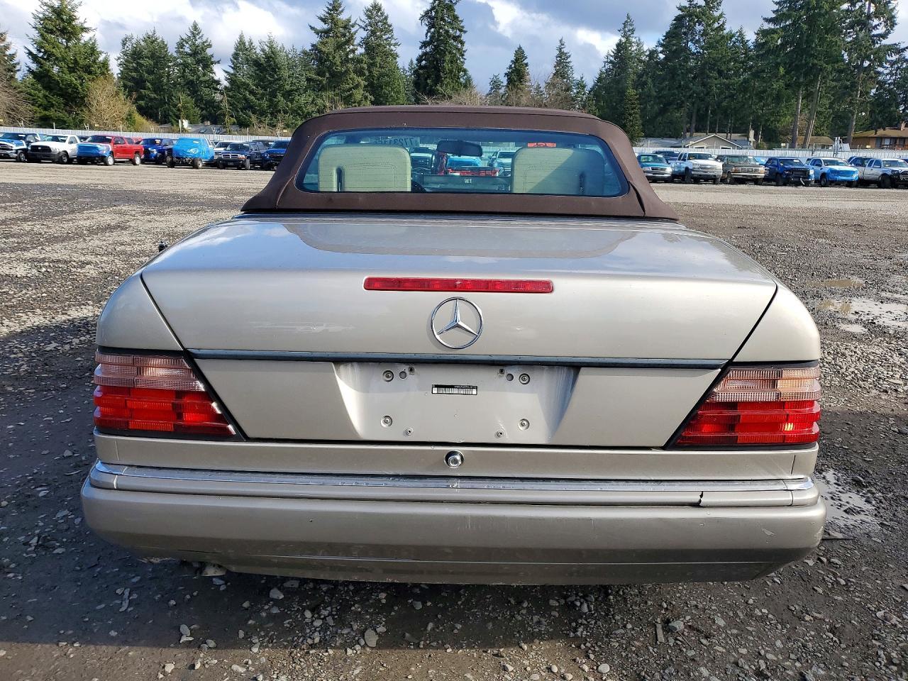1995 MERCEDES-BENZ E-Class
