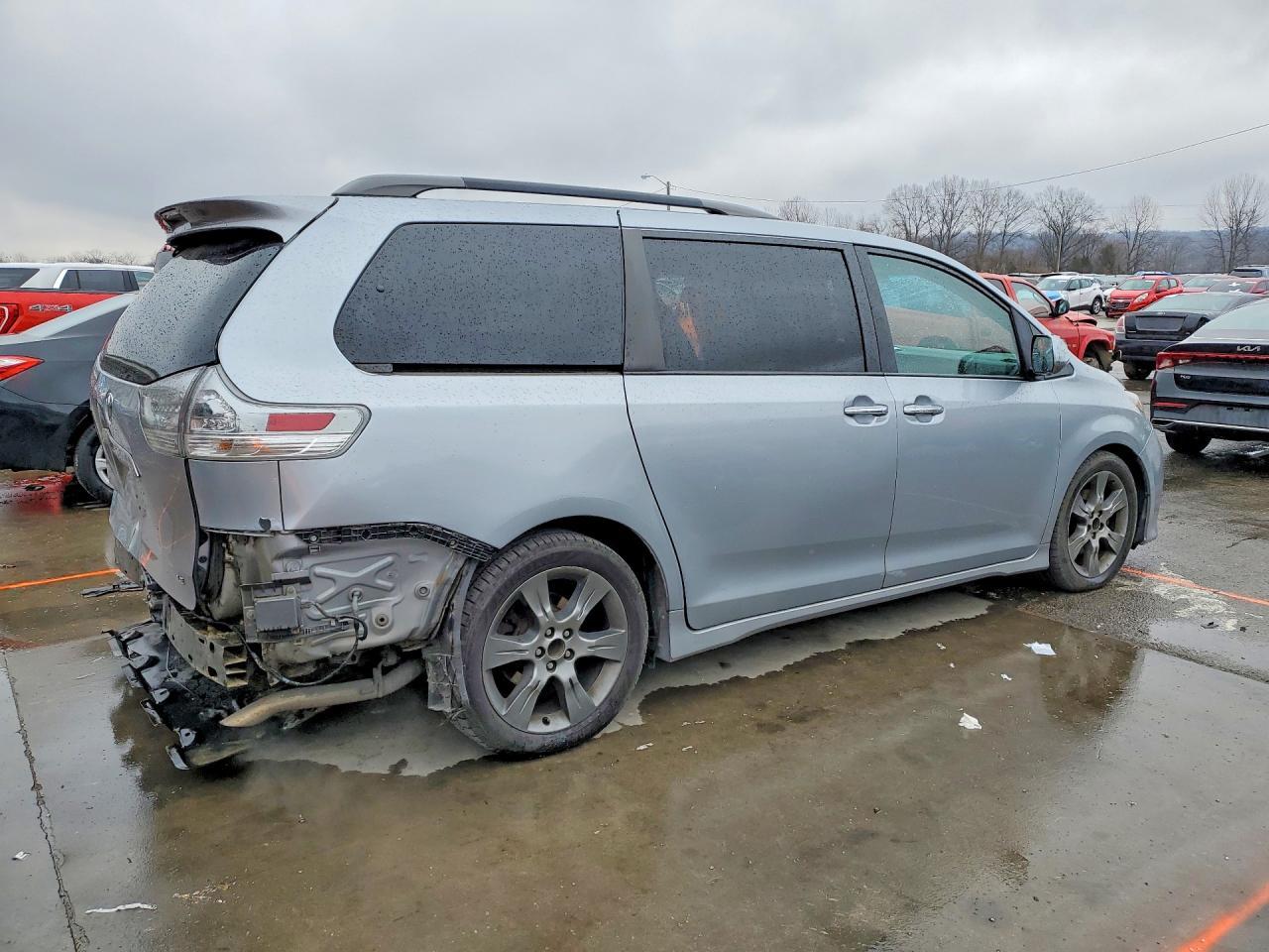 2015 TOYOTA SIENNA
