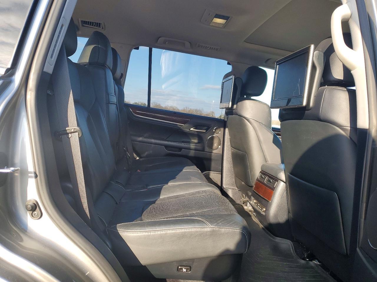 2016 LEXUS LX 570