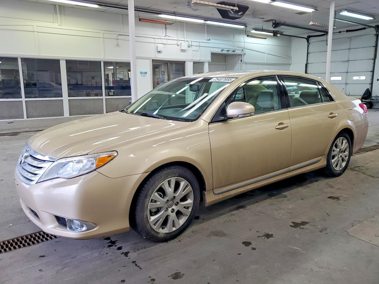 2011 TOYOTA Avalon