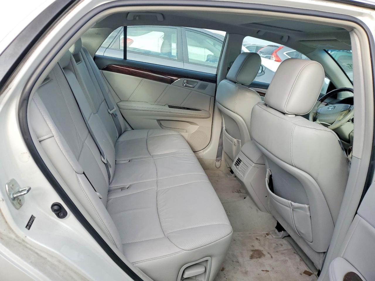 2010 TOYOTA Avalon