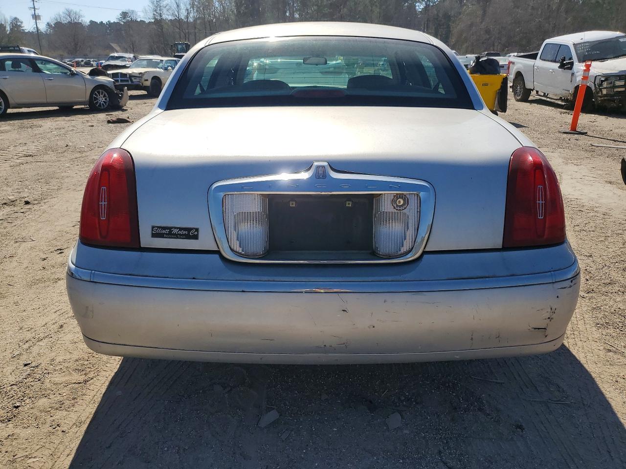 2000 LINCOLN Town Car