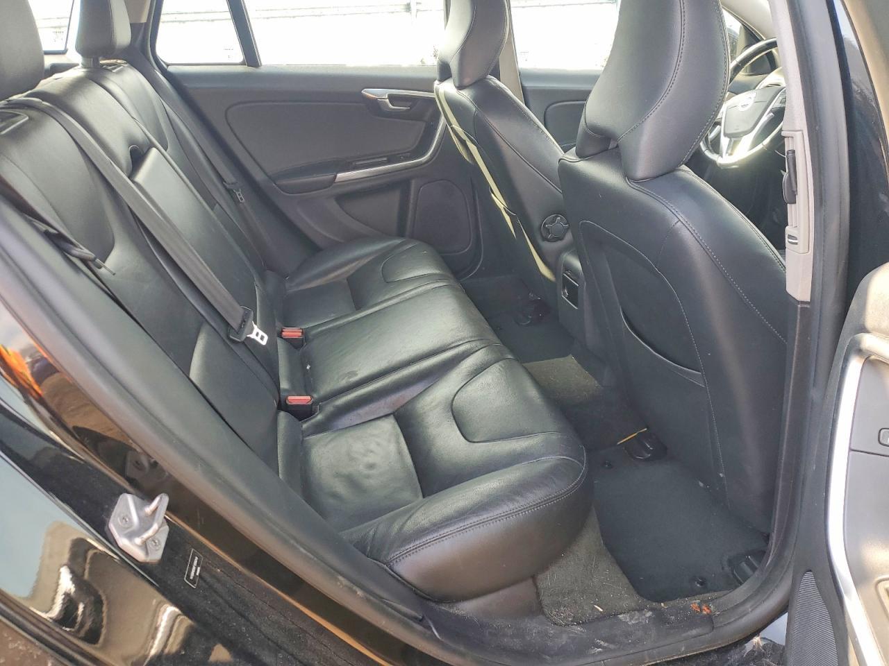 2015 VOLVO V60