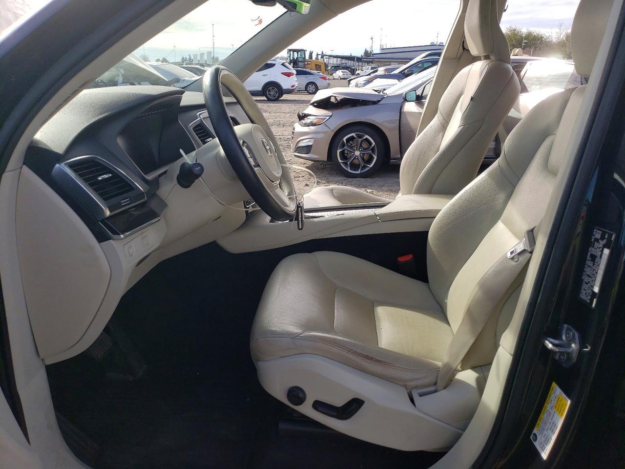 2019 VOLVO XC90