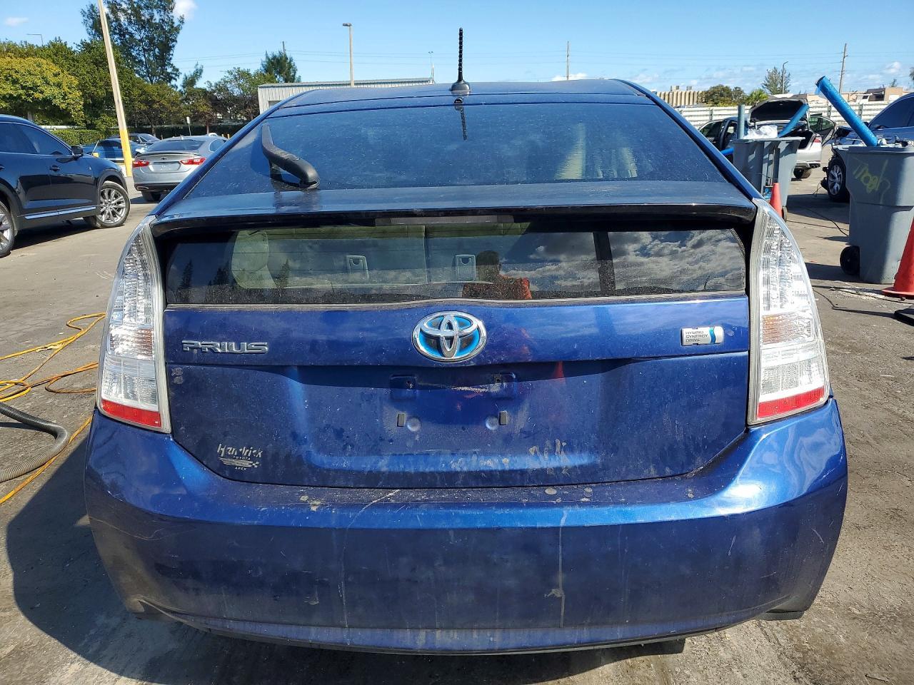 2011 TOYOTA PRIUS