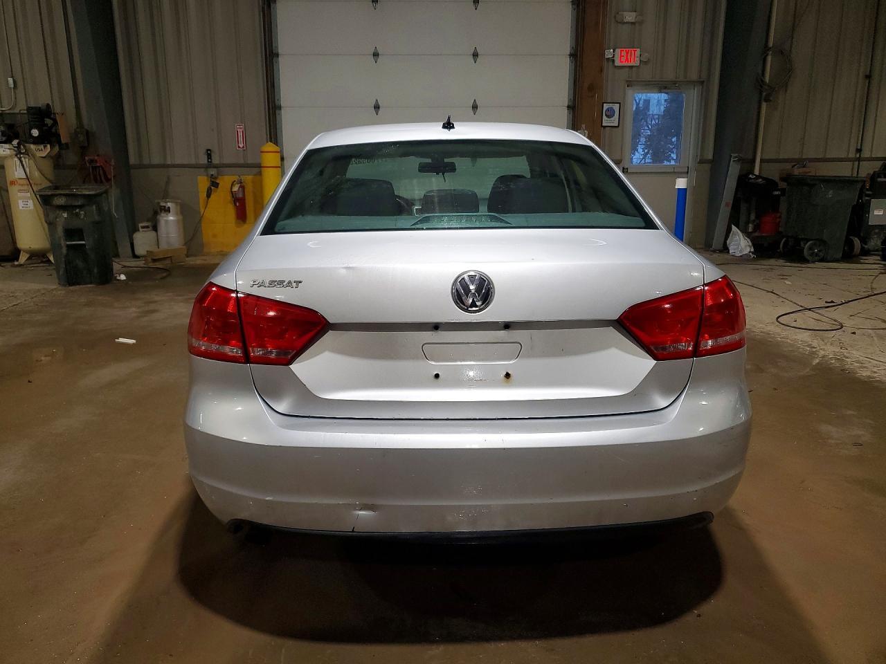 2012 VOLKSWAGEN Passat