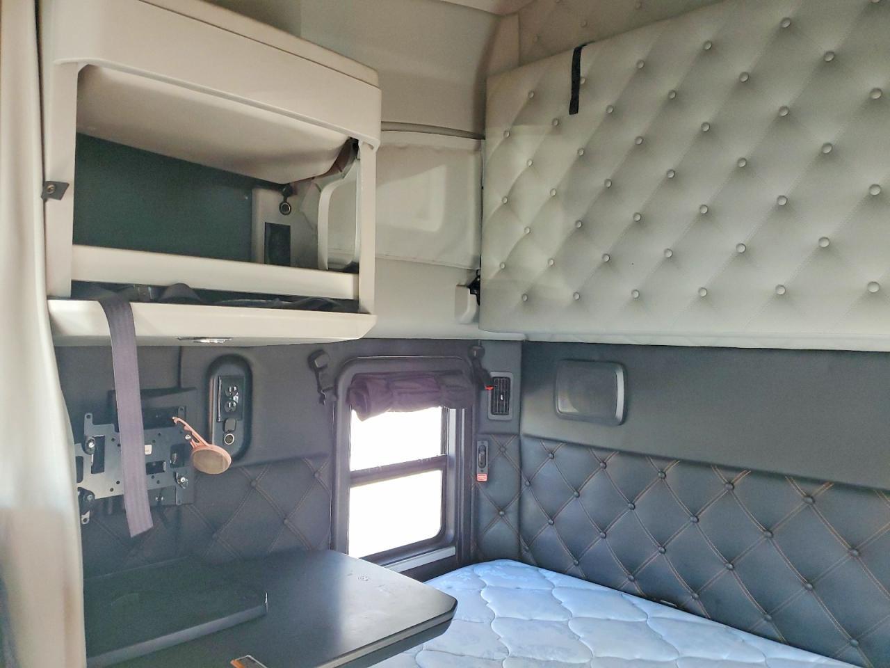 2022 KENWORTH T680