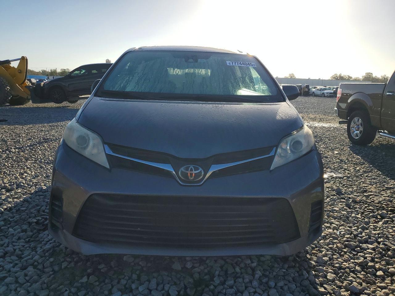 2018 TOYOTA SIENNA