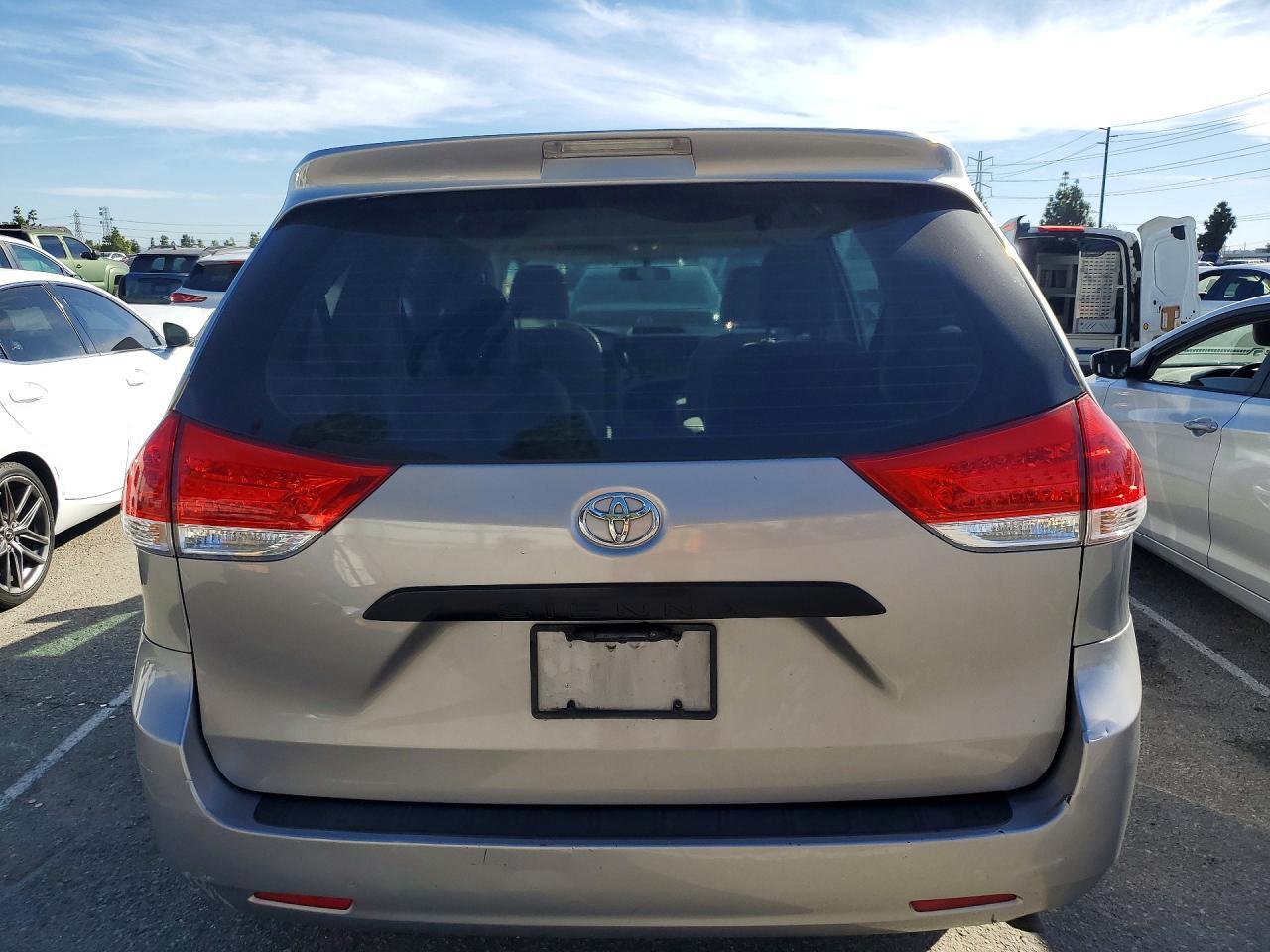 2013 TOYOTA SIENNA