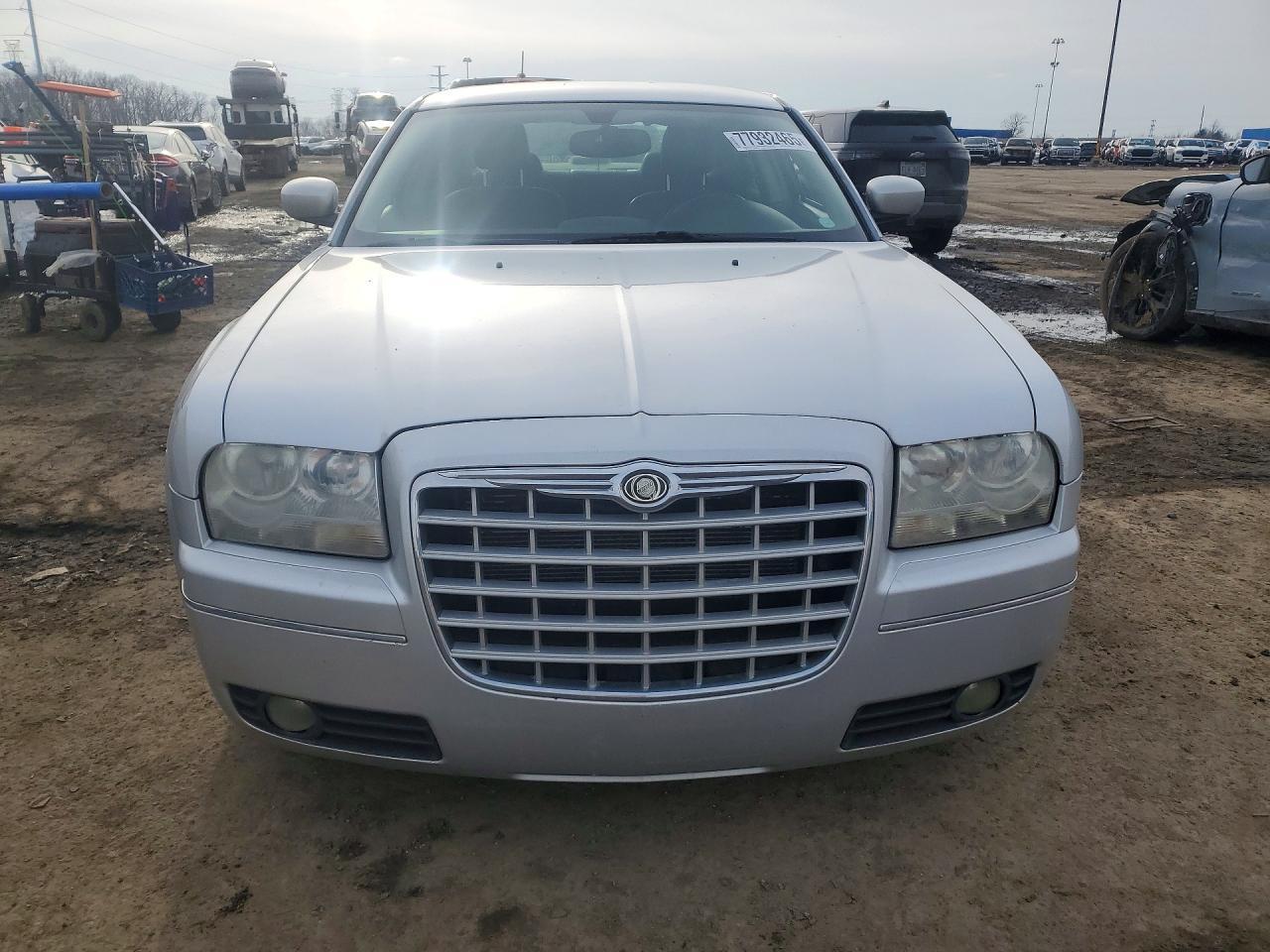 2005 CHRYSLER 300