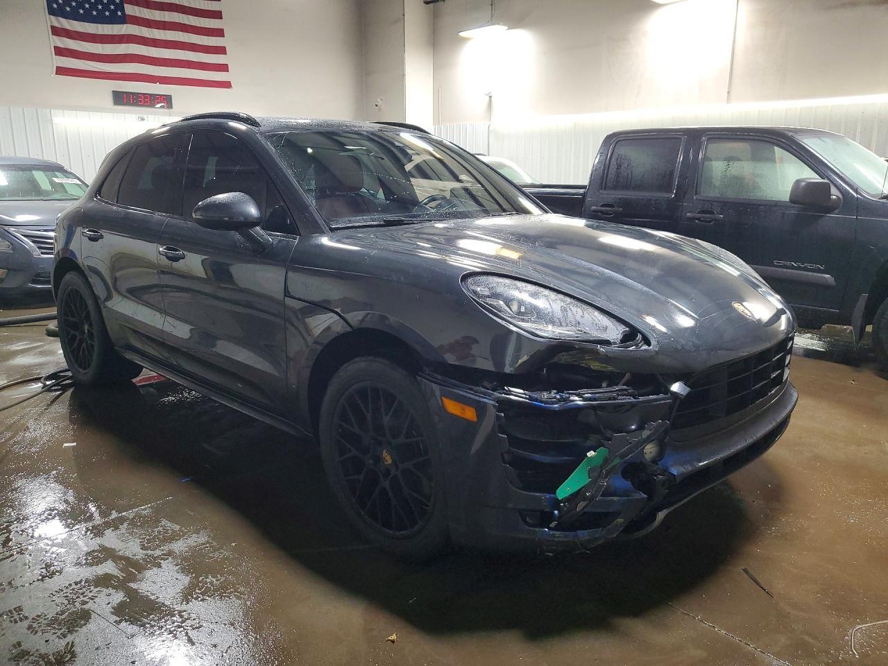 2018 PORSCHE Macan