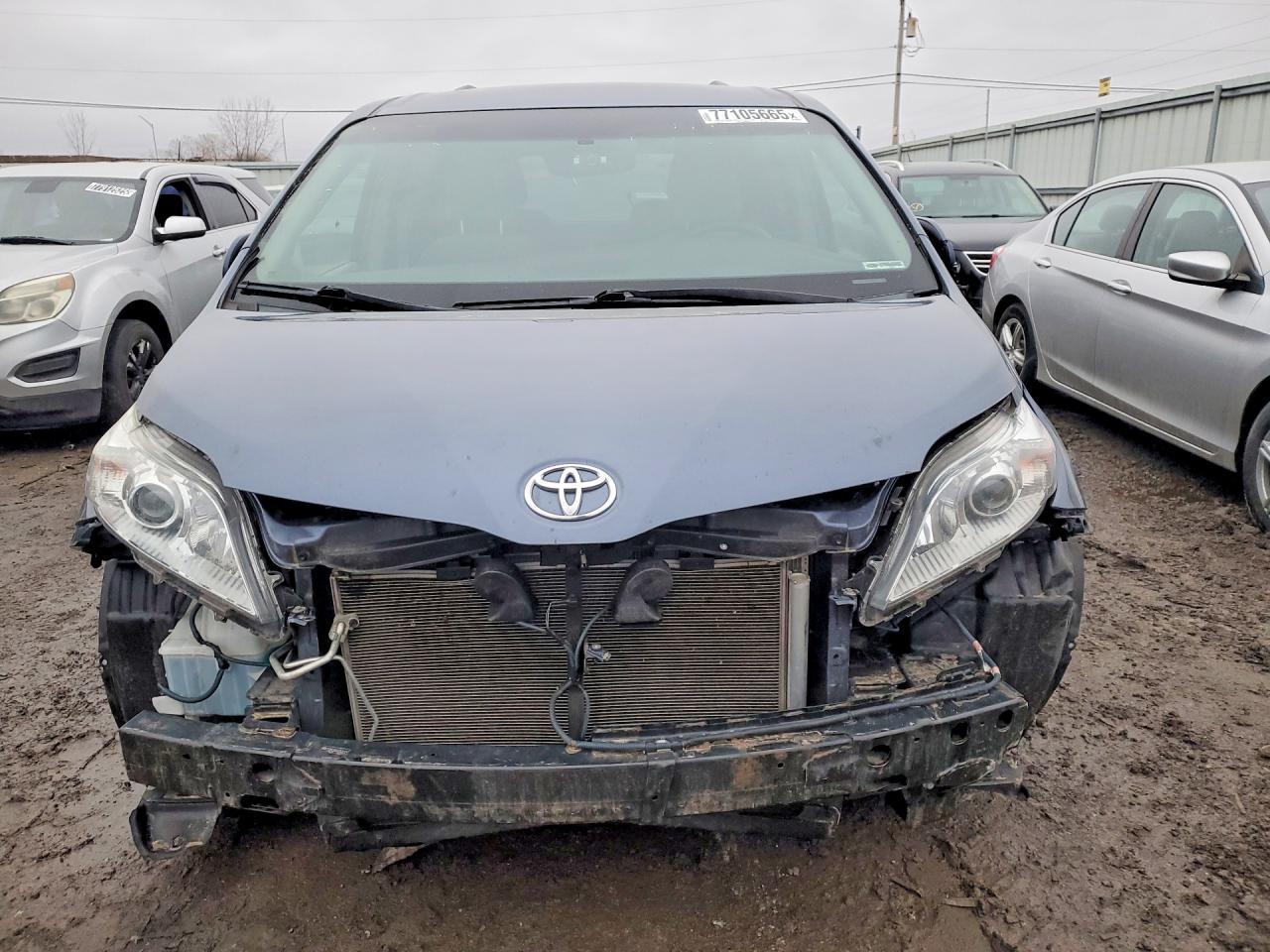 2015 TOYOTA SIENNA