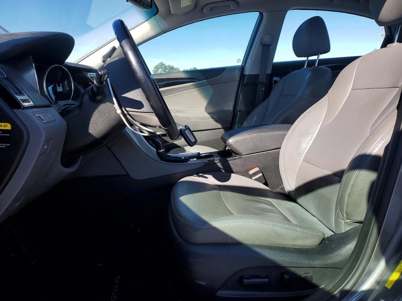 2011 HYUNDAI SONATA
