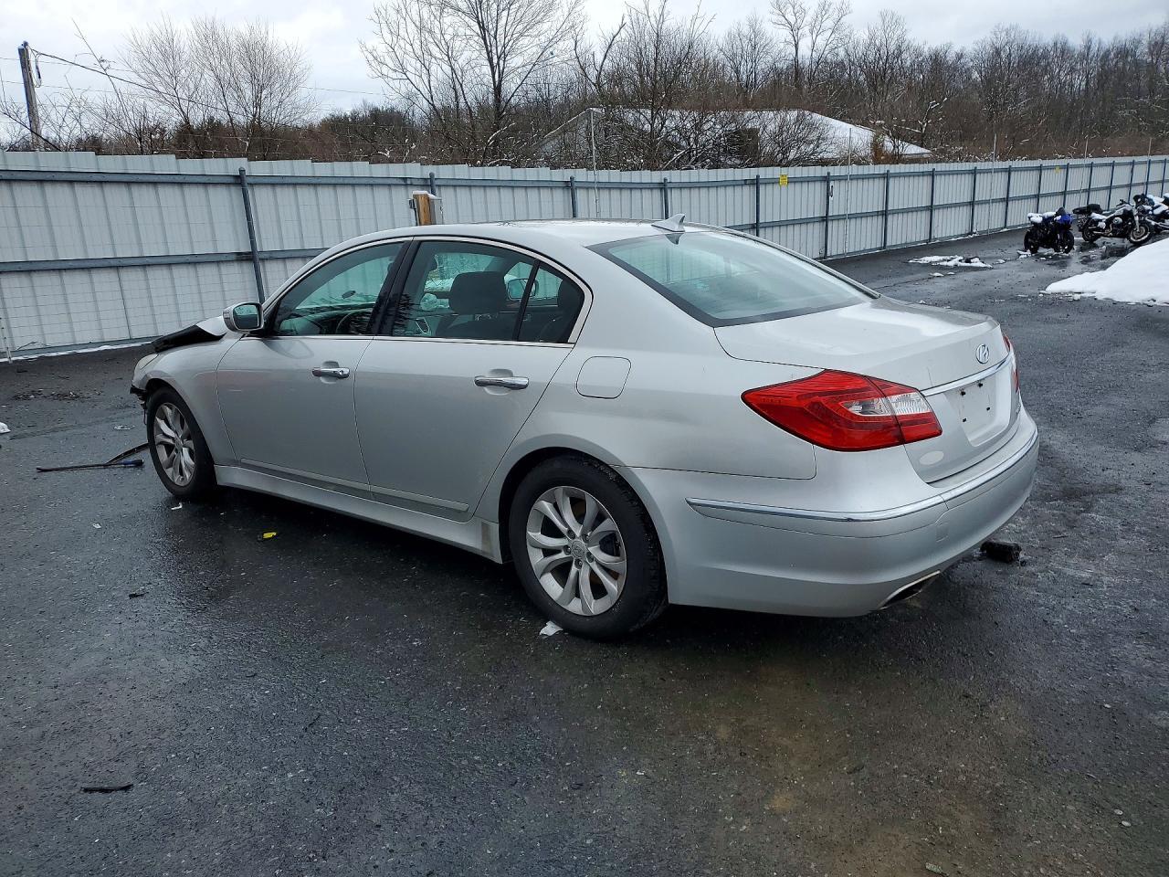 2013 HYUNDAI GENESIS