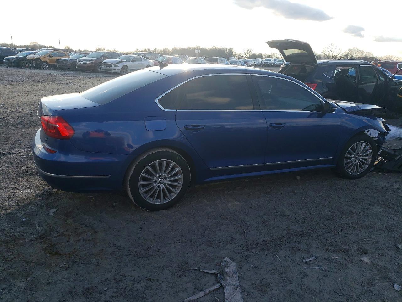 2016 VOLKSWAGEN Passat