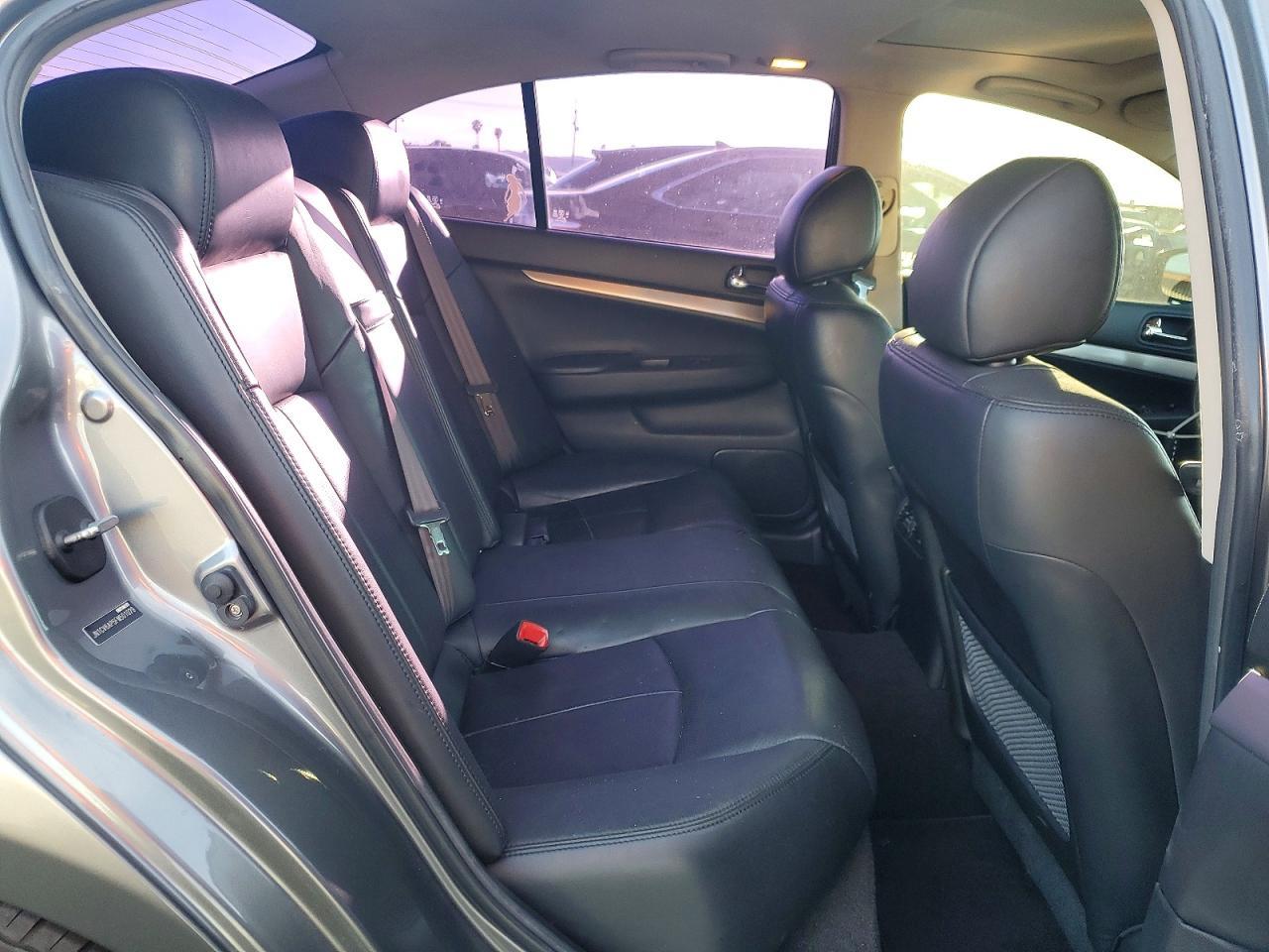 2015 INFINITI Q40