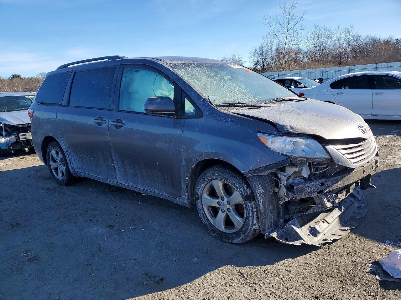 2016 TOYOTA SIENNA