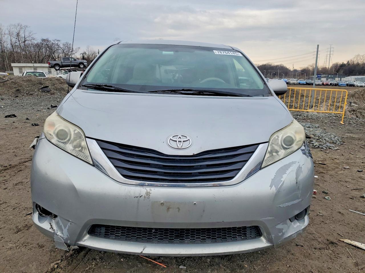 2012 TOYOTA SIENNA
