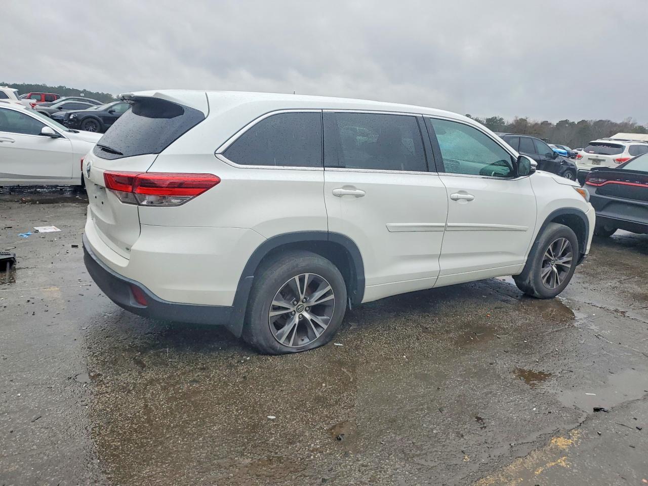 2017 TOYOTA HIGHLANDER
