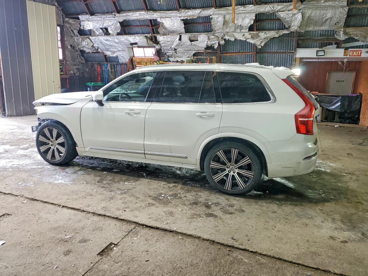 2023 VOLVO XC90