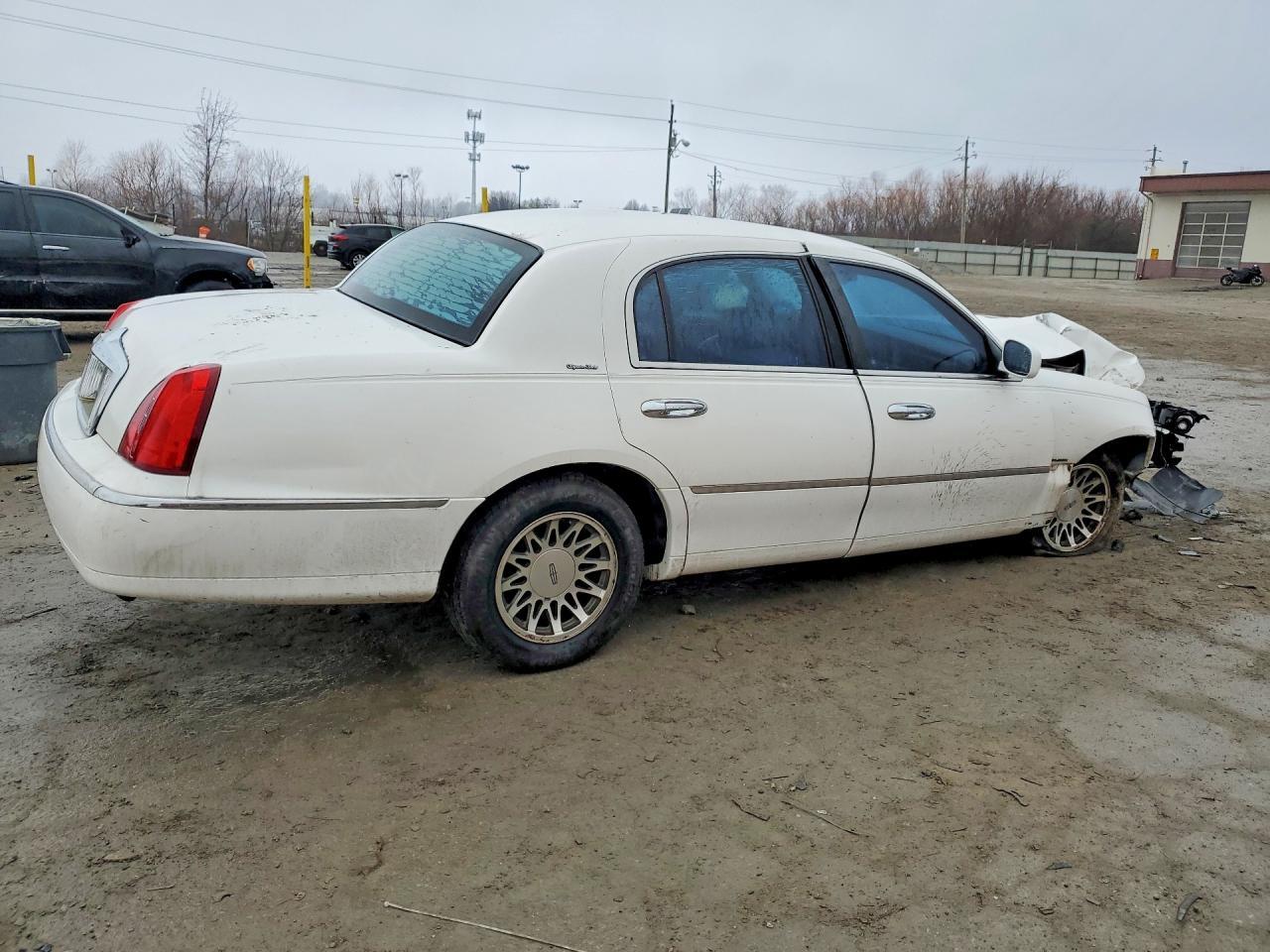 2000 LINCOLN Town Car