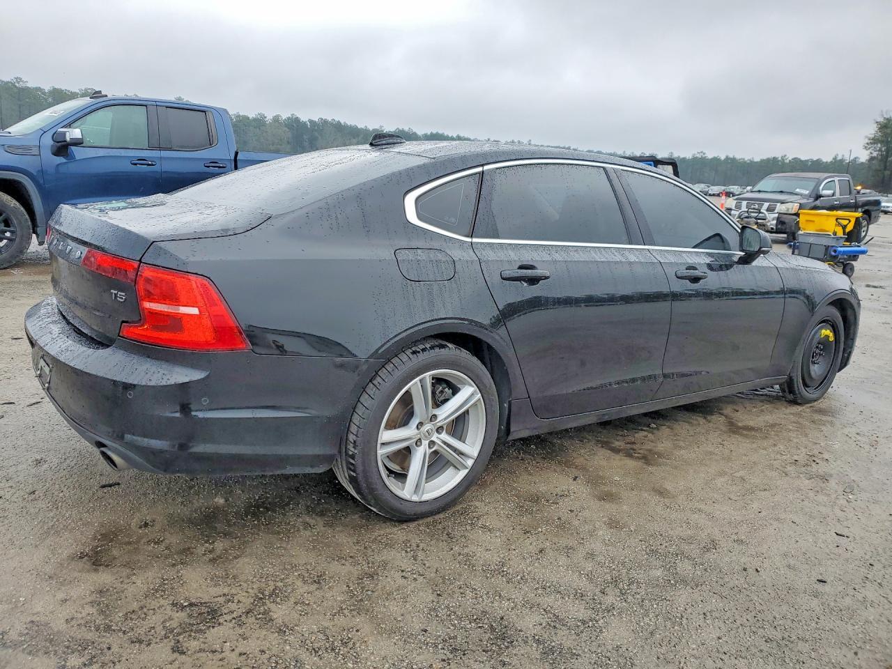 2018 VOLVO S90