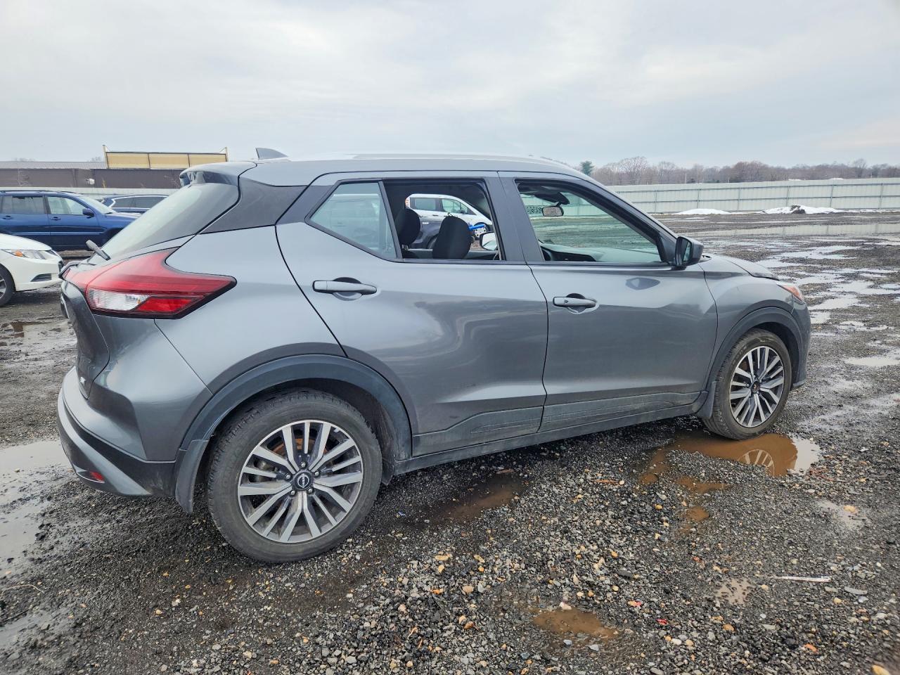 2023 NISSAN KICKS
