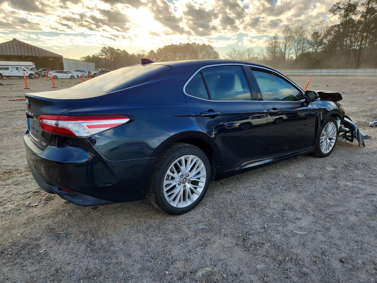 2018 TOYOTA CAMRY