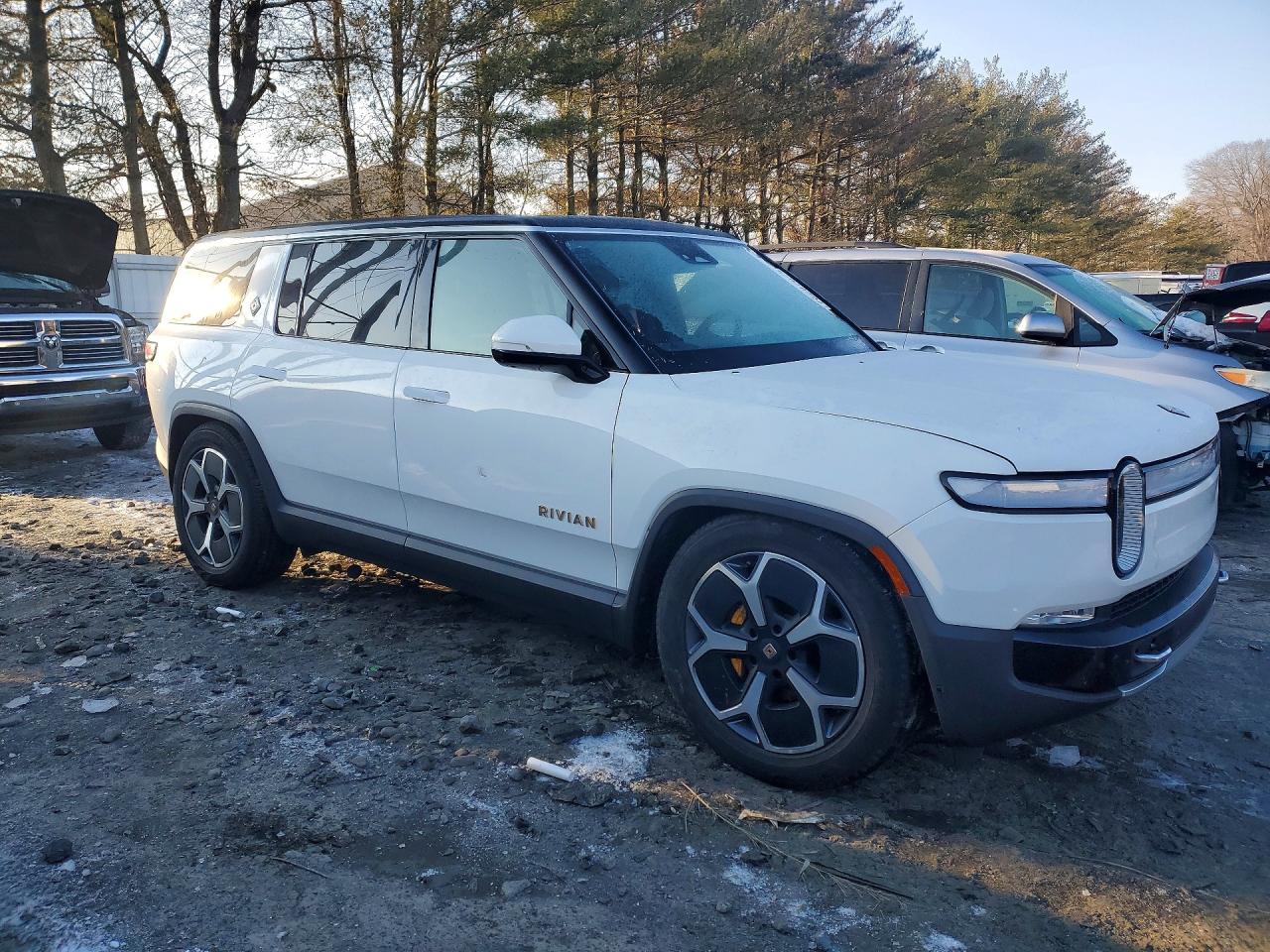 2023 RIVIAN R1s