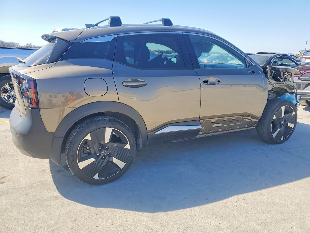 2025 NISSAN KICKS