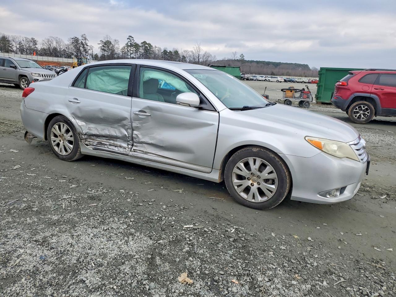 2011 TOYOTA Avalon